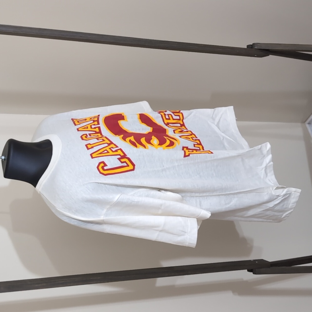 Softwear| NWT NHL Vintage Calgary Flames White Short Sleeved T-shirt Cropped - Picture 7 of 14